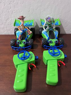 2.4Ghz 1:24 Jada Disney Pixar Toy Story 4 RC Turbo Buggy W/Woody and Buzz Lightyear Radio Control