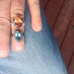 Very Nice 2Women Ring 