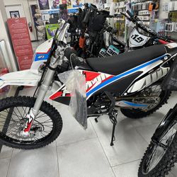 RFZ 250CC Dirt Bike! Finance For $150 Down Payment!!