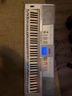 Yamaha pianos DGX-205