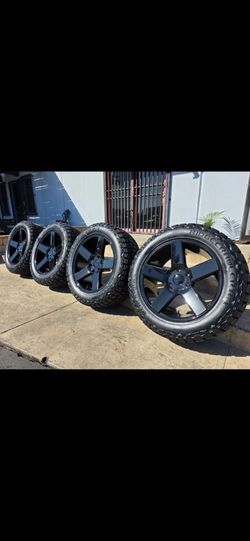 20" DUB BALLER rims w/ 32" Ridgecrawler RT tires