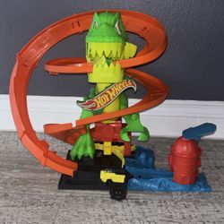 Dino Hot Wheels Race Track 