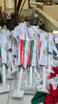 Banderas de Mexico  $5 cada uns