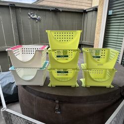 Storage containers