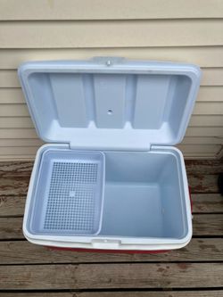 Rubbermaid Cooler with tray/ good condition, see all pictures posted, pick up in Lake Zürich