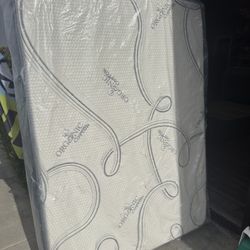 Full Size Organic Hybrid Cool Memory Foam Mattress 