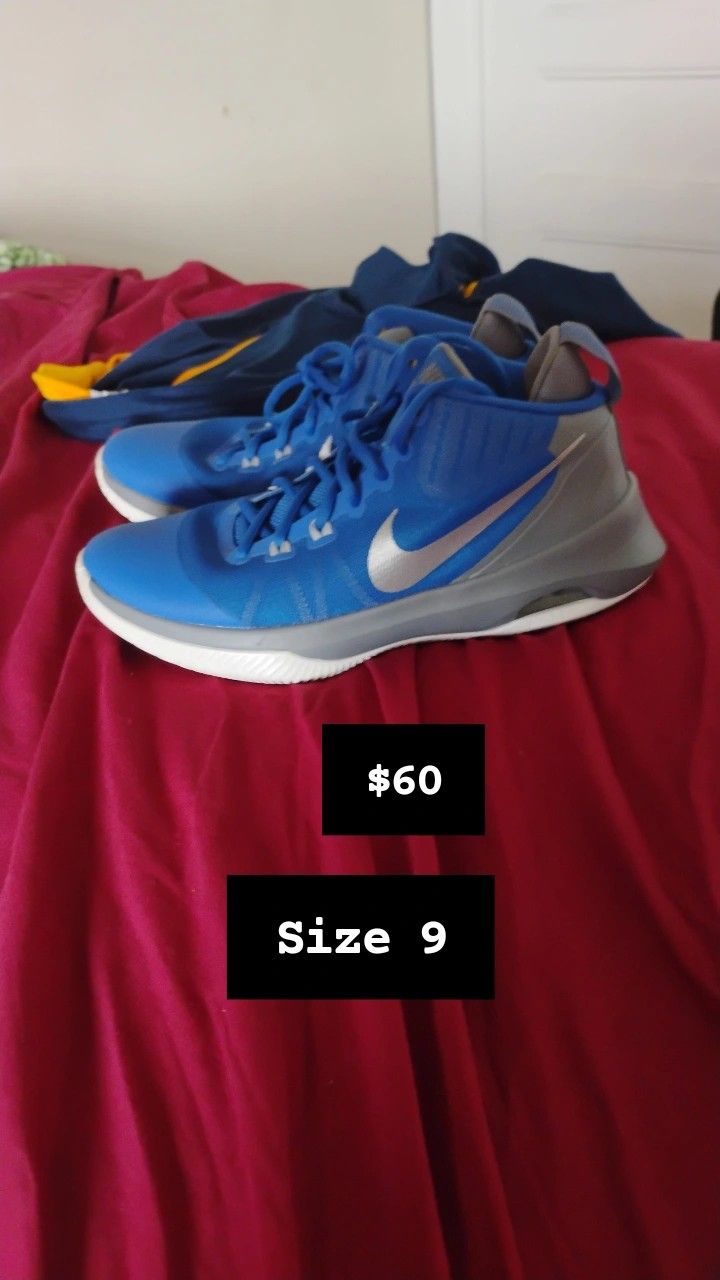 NIKE