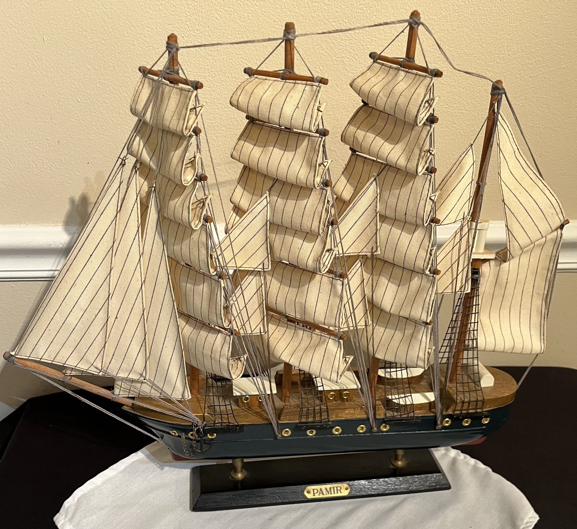 VINTAGE MODEL SHIP/ PAMIR