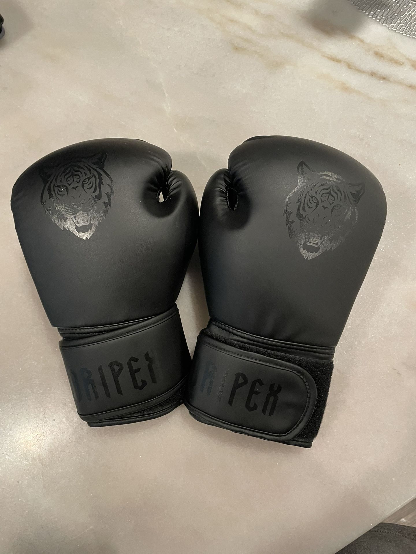 New Box /ufc Gloves