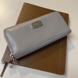 Michael Kors Jet Set Gray Leather Silver tone Hardware Zip Clutch Large Wallet