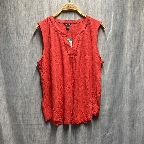 Tahari Red Sleeveless Top size large NWT