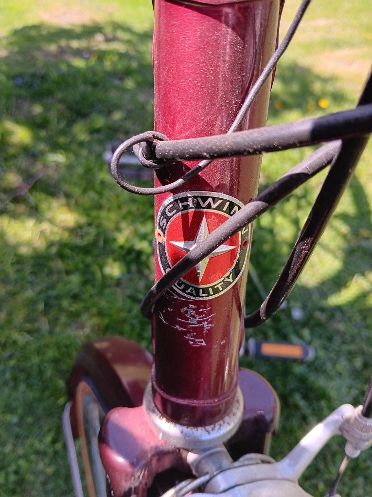 SCHWINN WOMEN 'S BIKE