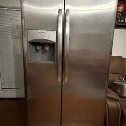 Frigidaire Refrigerator 