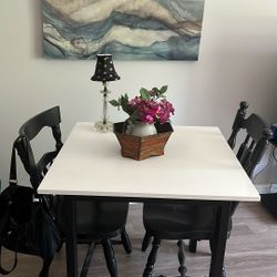 Black And White Table And Chairs 