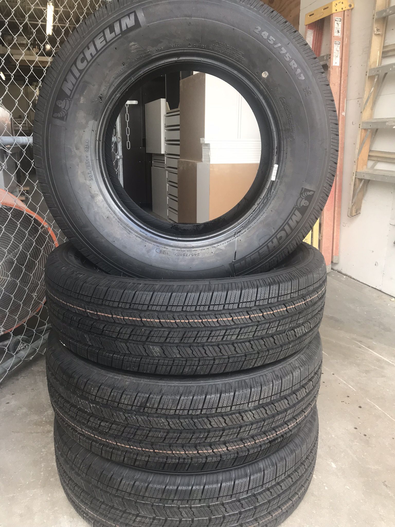 Michelin 245/75/r17