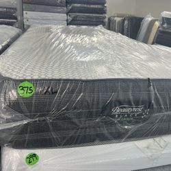 TWIN XL SIMMONS BEAUTYREST BLACK HYBRID MATTRESS & BOX SPRING BED SET