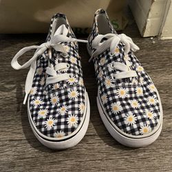 Girls Daisy Print Shoes