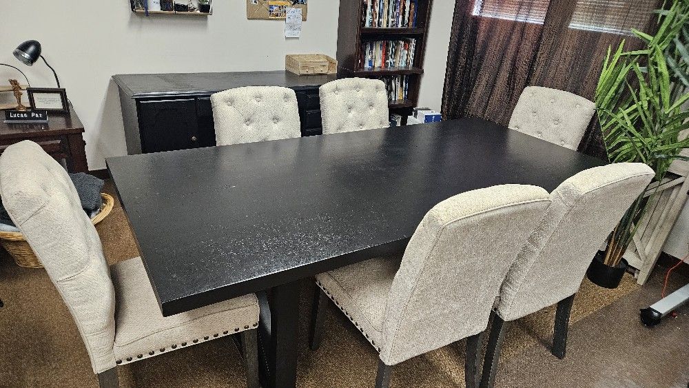 Dinning Table With Chairs 