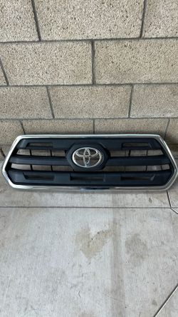OEM front grill for a 2017 Toyota Tacoma OEM front grill for a 2017 Toyota Tacoma