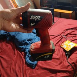 Sskrill Flashlight And Big Batteryy Pack Charger With It