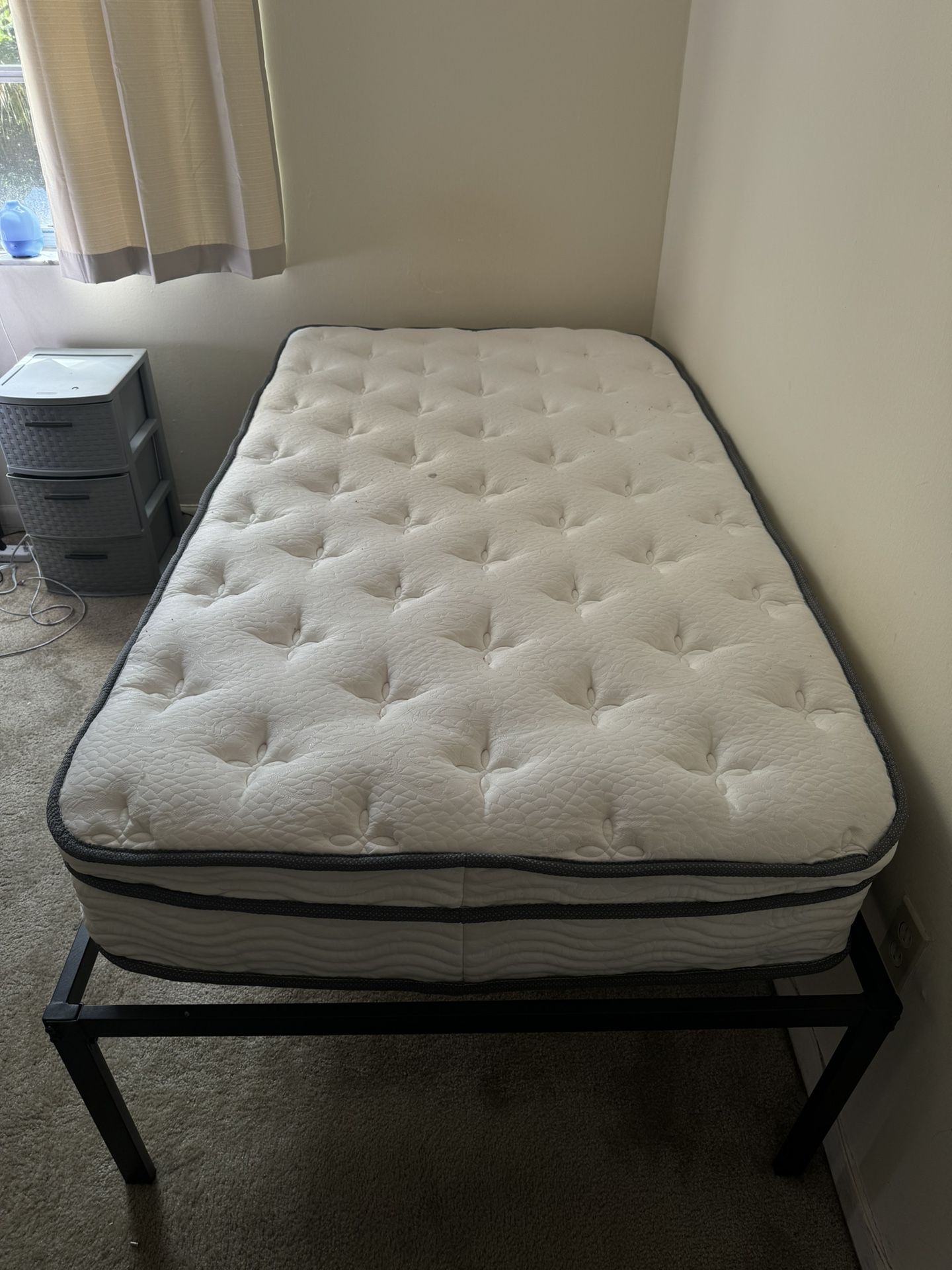 Bed Twin 100$