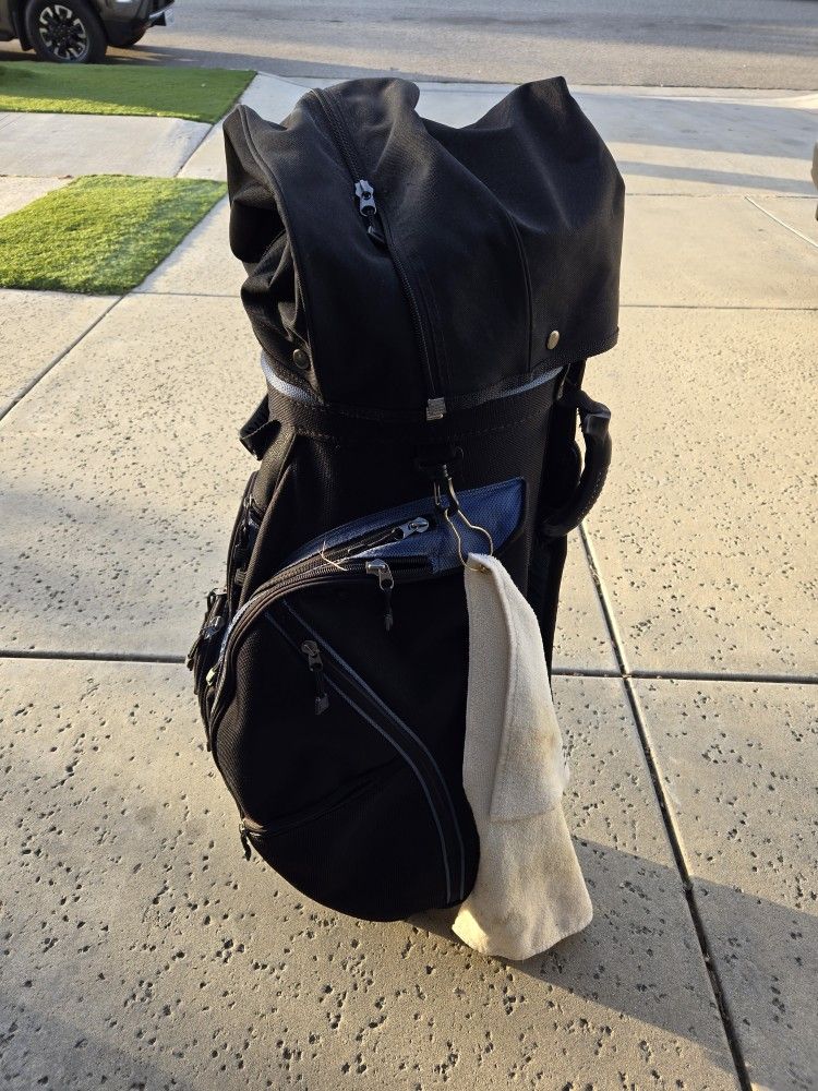Blue golf bag with zipper cover top