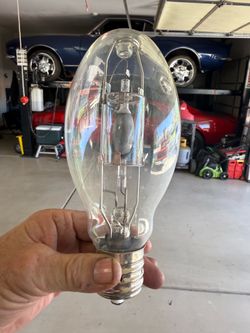 250 Watt Halide Bulbs E38 based