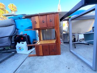 Free desk & more!!!