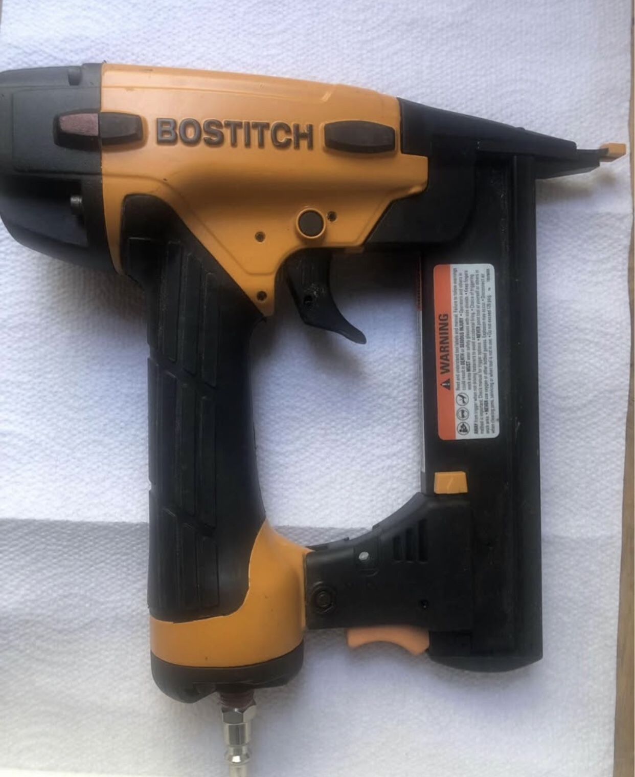 Bostitch 18-Gauge 7/32-in Narrow Crown Finish Pneumatic Stapler