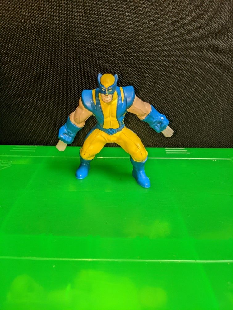 Wolverine Figurine Marvel Heroes Toy 2010 Blue & Yellow Suit Retractable Claws