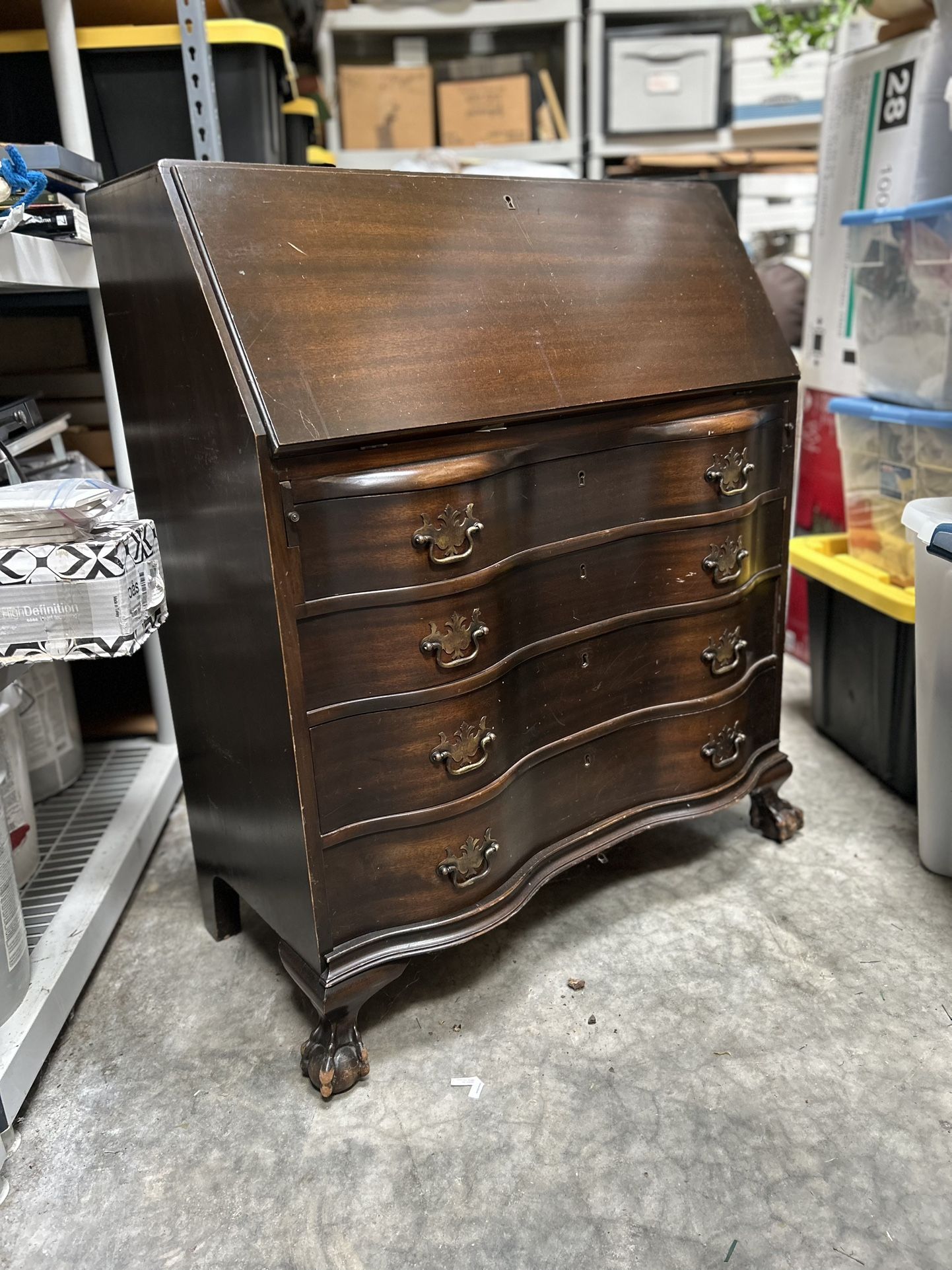 Secretariat Desk