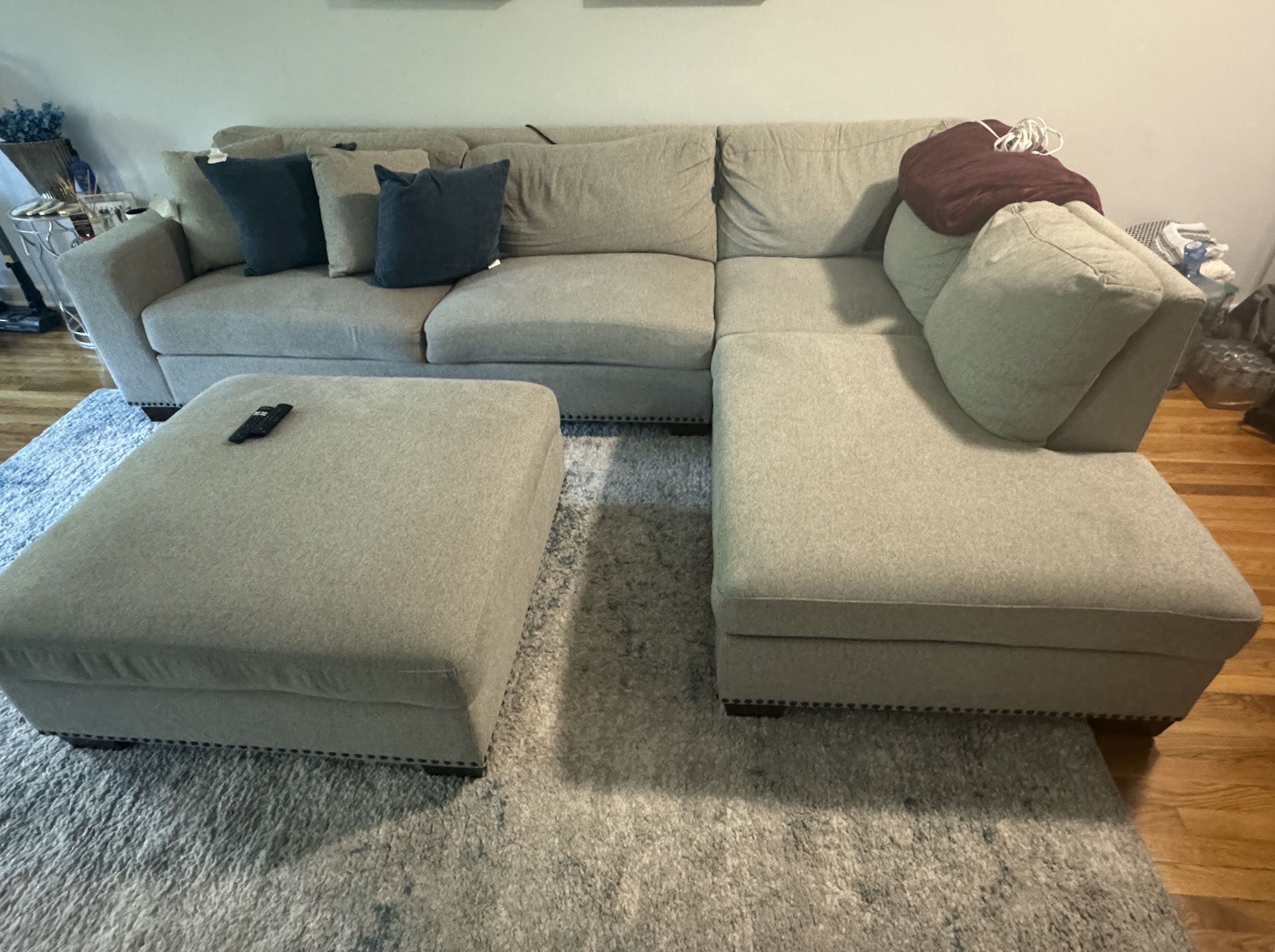Thomasville Sectional And Ottoman  