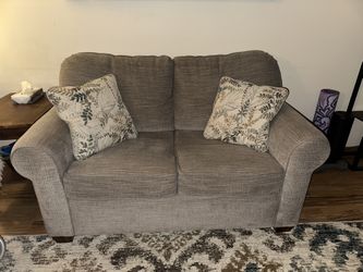 Gray Loveseat with Accent Pillows - Flexsteel