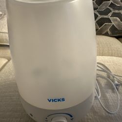 Vicks FilterFree Cool Mist Humidifier Model VUL545
