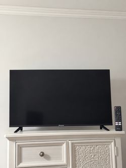 Hisense Smart 43” tv Like new