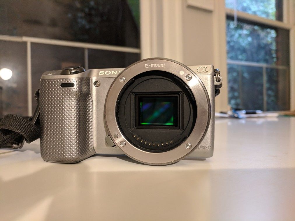 Sony NEX-5r mirrorless camera