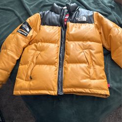 North Fade Puffer Coat / SUPREME CALAB