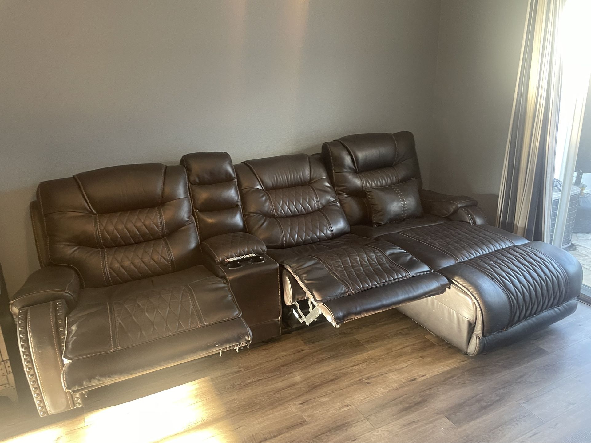Bob’s Furniture 4 Piece Leather Sectional