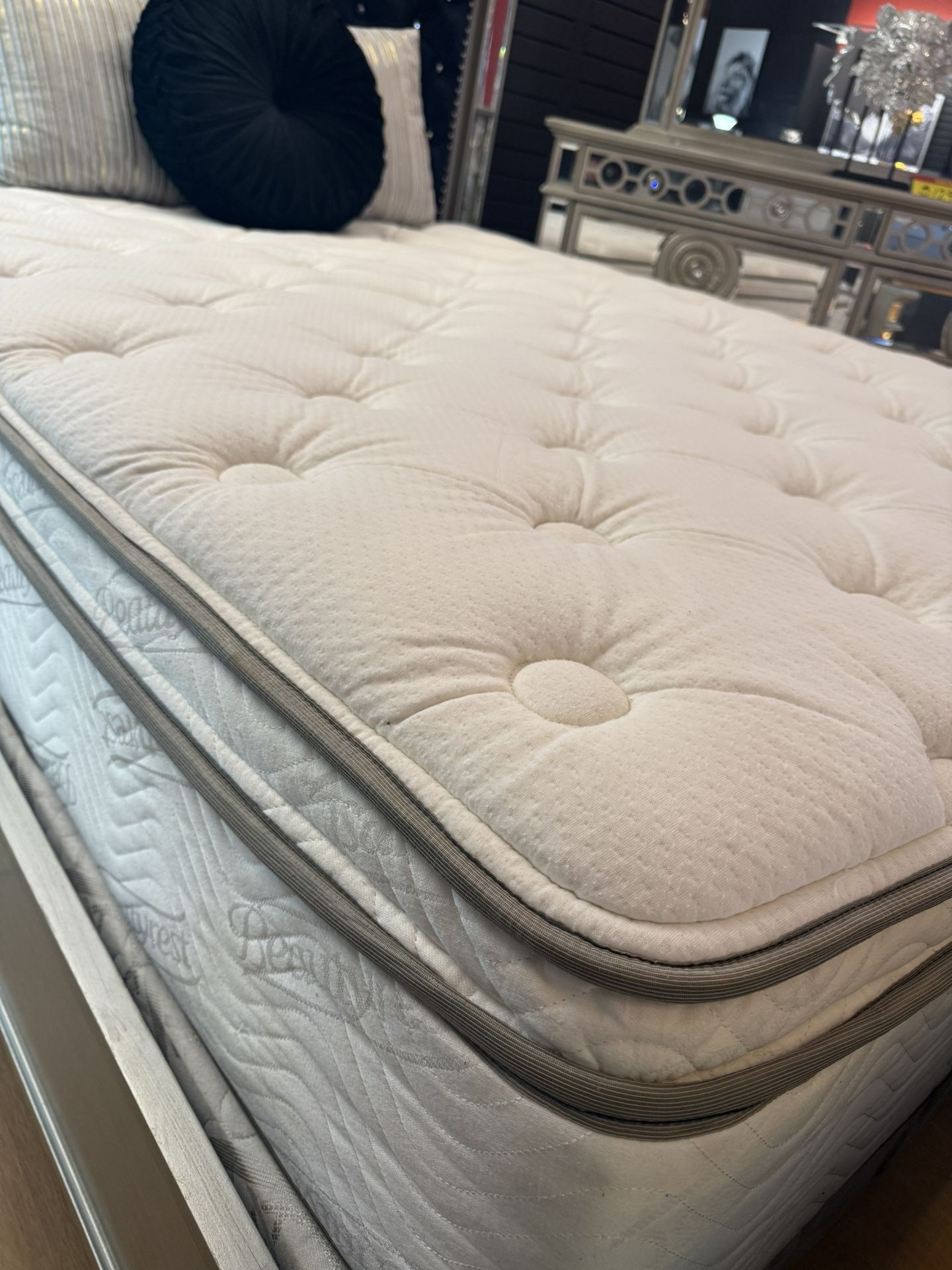 QUEEN PILLOW TOP BEAUTYREST MATTRESS