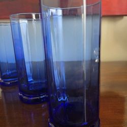 Set of four cobalt blue glass tumblers by Anchor Hocking, 'Essex' pattern