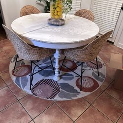 Round Table And Chairs