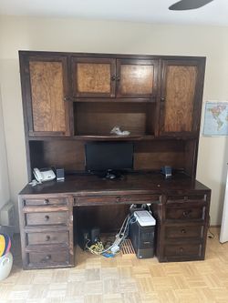 Executive Hutch Desk
