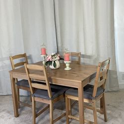 Kitchen Dining Table & 4 Chairs EXCELLENT CONDITION 