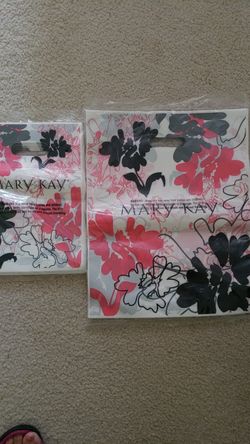Pack of Mary kay bags and makeup trays