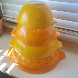 Yellow Daisy Vintage Pyrex Collection 