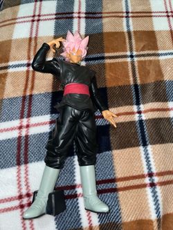 Dragon Ball Z Goku statue