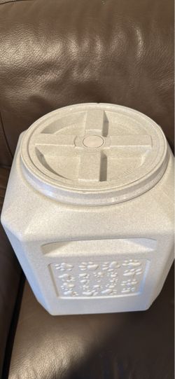 Gamma2 Large Pet Food Storage Container – 30–35 lbs Estimated Capacity