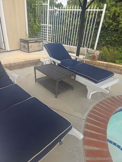 Pool lounge