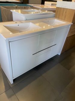 60โ Freestanding Bathroom Vanity