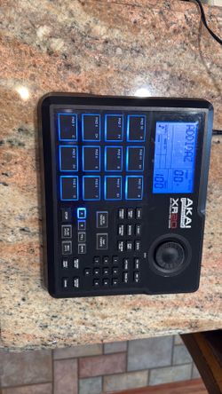 AKAI Professional XR20 beat production center, Sweet, with AC adapter
